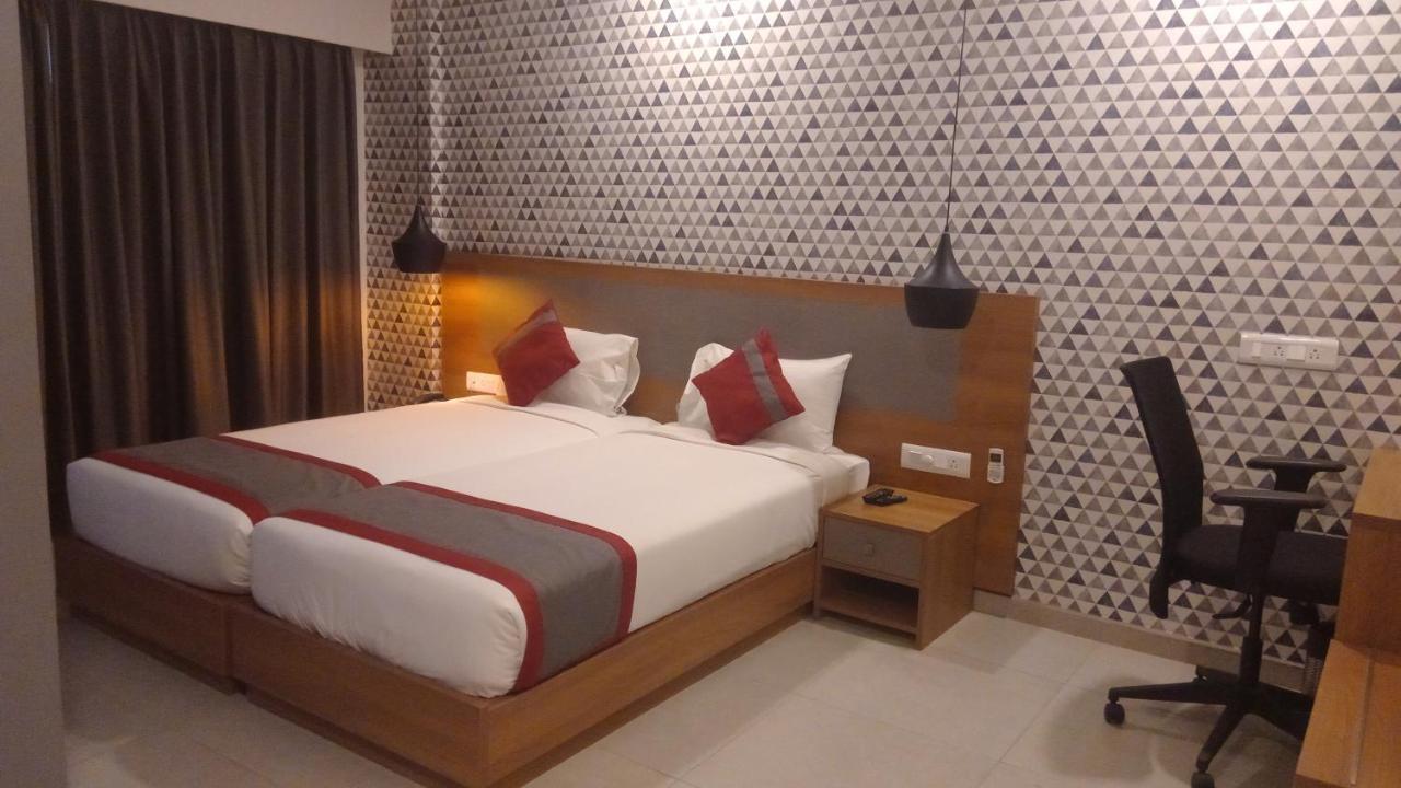 Parkwood Suites Kadubeesanahalli-Fully Vaccinated Staff Bangalore Exterior photo